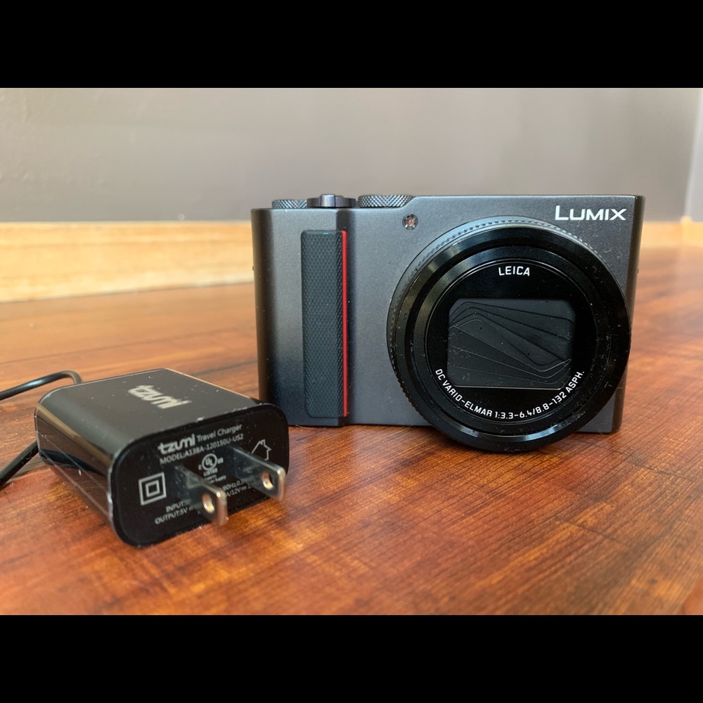 Panasonic LUMIX zs200 camera